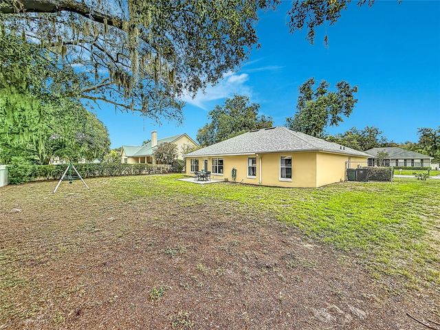 5945 WHITE TAIL LOOP, Lakeland, FL 33811