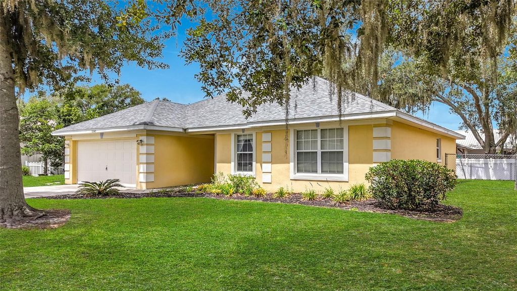 5945 WHITE TAIL LOOP, Lakeland, FL 33811