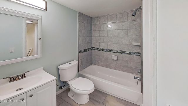 7 Wyckoff Mills Road, Freehold, NJ 07728