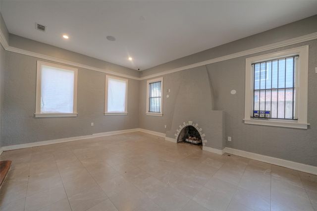 2424 Southmore Boulevard, Houston, TX 77004