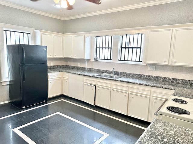 2424 Southmore Boulevard, Houston, TX 77004