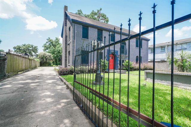 2424 Southmore Boulevard, Houston, TX 77004