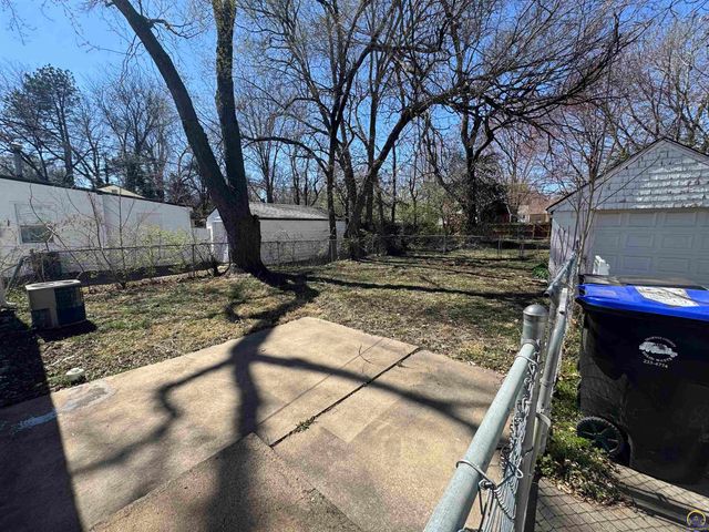 913 SW Watson AVE, Topeka, KS 66606