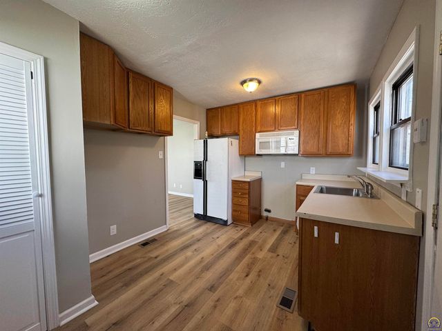 913 SW Watson AVE, Topeka, KS 66606