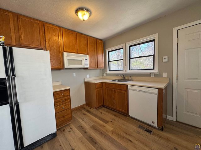 913 SW Watson AVE, Topeka, KS 66606