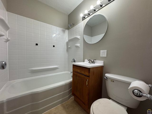 913 SW Watson AVE, Topeka, KS 66606