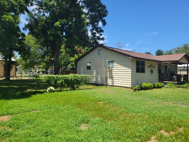 359 Pawnee Drive, Gordonville, TX 76245