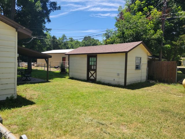 359 Pawnee Drive, Gordonville, TX 76245