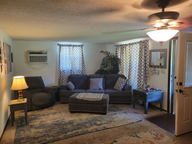 359 Pawnee Drive, Gordonville, TX 76245