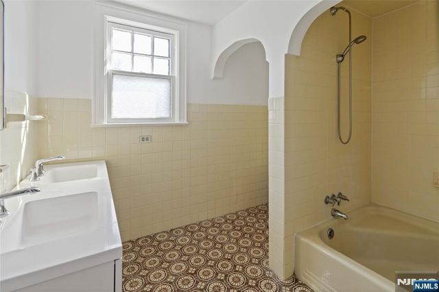 318 Gilbert Street, Ridgewood, NJ 07450