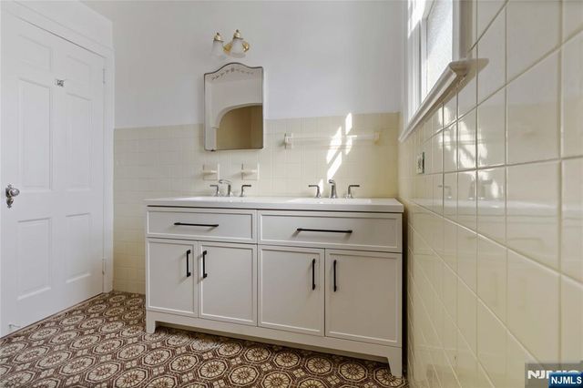 318 Gilbert Street, Ridgewood, NJ 07450