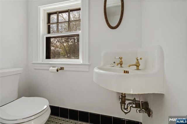 318 Gilbert Street, Ridgewood, NJ 07450