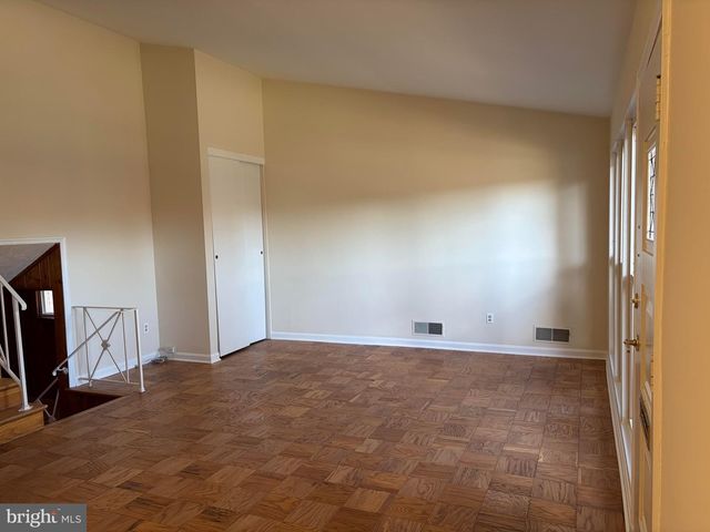 12700 WEISS ST, Rockville, MD 20853