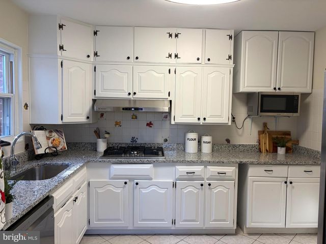 12700 WEISS ST, Rockville, MD 20853