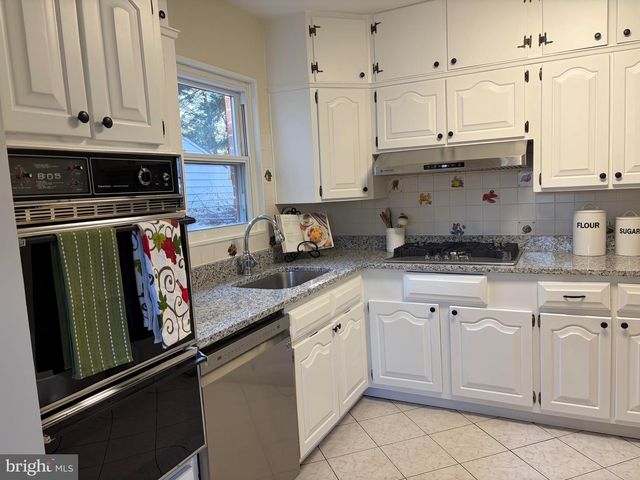 12700 WEISS ST, Rockville, MD 20853