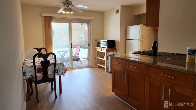 182 evergreen Road 3A, Edison, NJ 08837