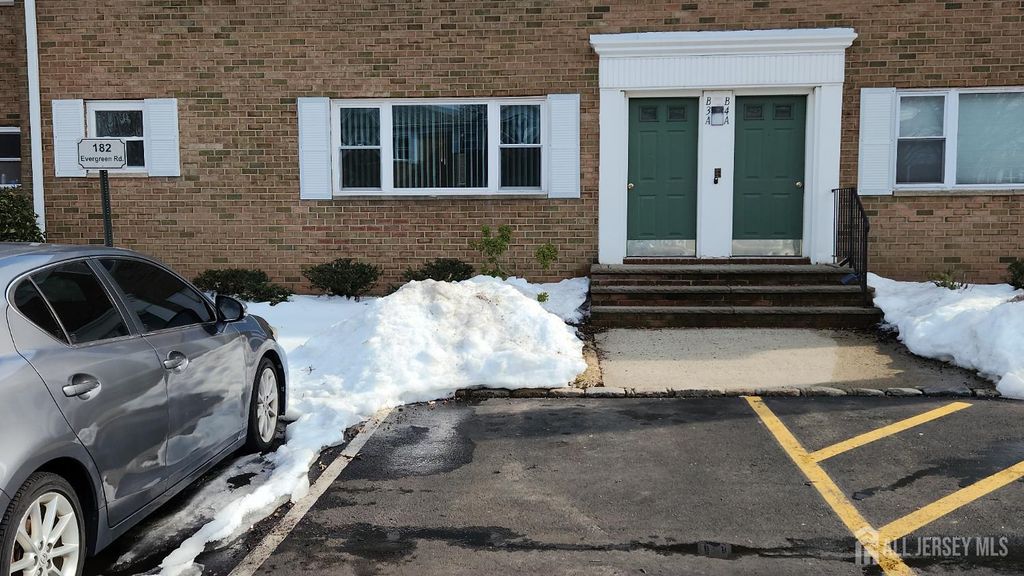 182 evergreen Road 3A, Edison, NJ 08837