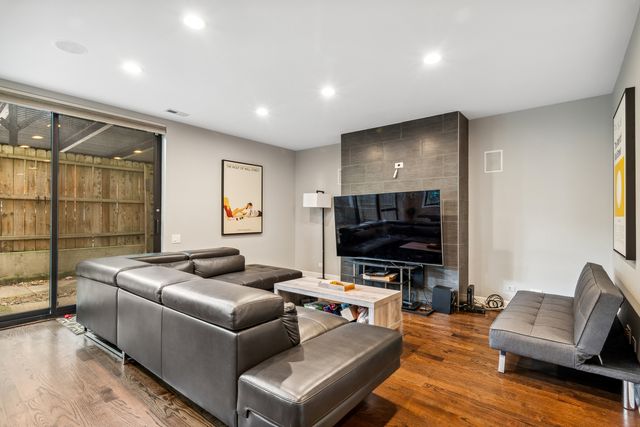 1442 N Mohawk Street 2, Chicago, IL 60610