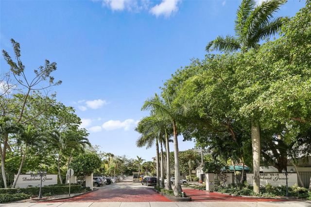 6886 N Kendall Dr D202, Pinecrest, FL 33156