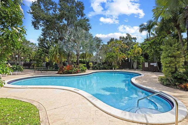 6886 N Kendall Dr D202, Pinecrest, FL 33156