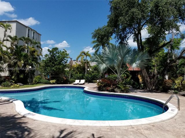 6886 N Kendall Dr D202, Pinecrest, FL 33156