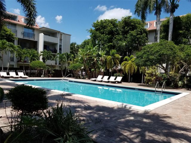6886 N Kendall Dr D202, Pinecrest, FL 33156