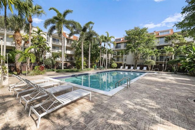 6886 N Kendall Dr D202, Pinecrest, FL 33156