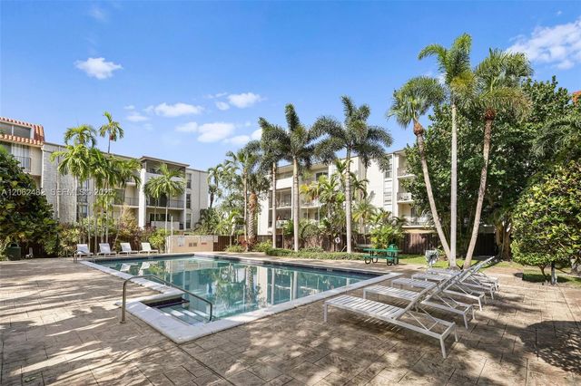 6886 N Kendall Dr D202, Pinecrest, FL 33156