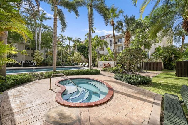 6886 N Kendall Dr D202, Pinecrest, FL 33156