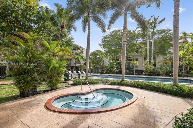 6886 N Kendall Dr D202, Pinecrest, FL 33156
