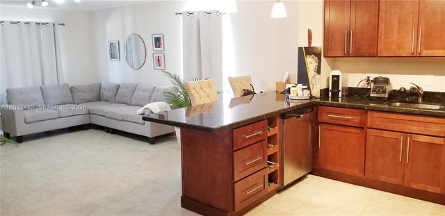 6886 N Kendall Dr D202, Pinecrest, FL 33156
