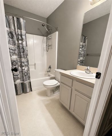 38442 Avalon Drive, North Ridgeville, OH 44039