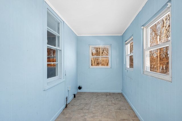 149 Woodward Ave, Lowell, MA 01854