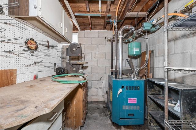 149 Woodward Ave, Lowell, MA 01854