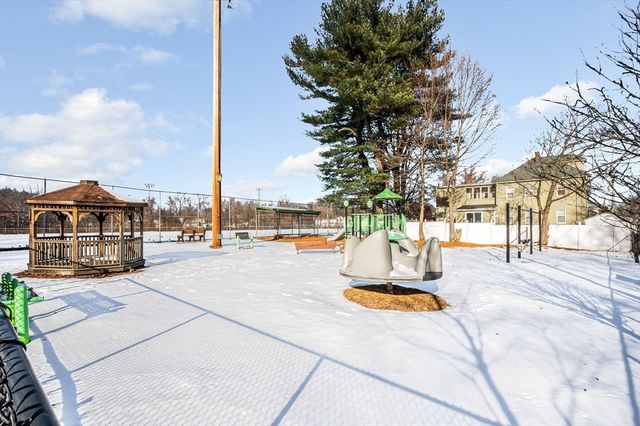 149 Woodward Ave, Lowell, MA 01854