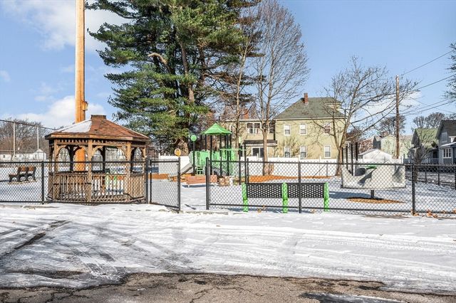 149 Woodward Ave, Lowell, MA 01854