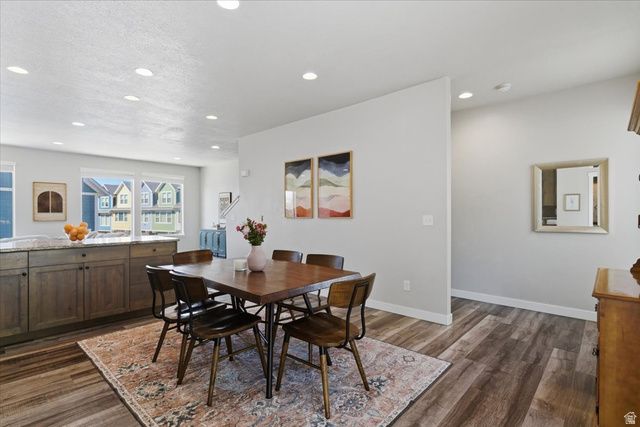 370 W KNIGHTS LN, Layton, UT 84041