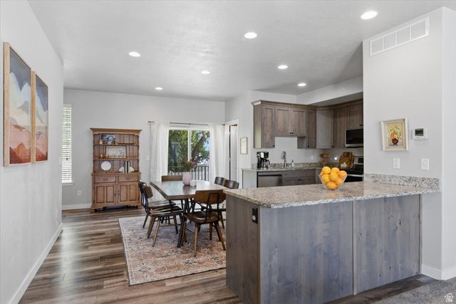 370 W KNIGHTS LN, Layton, UT 84041