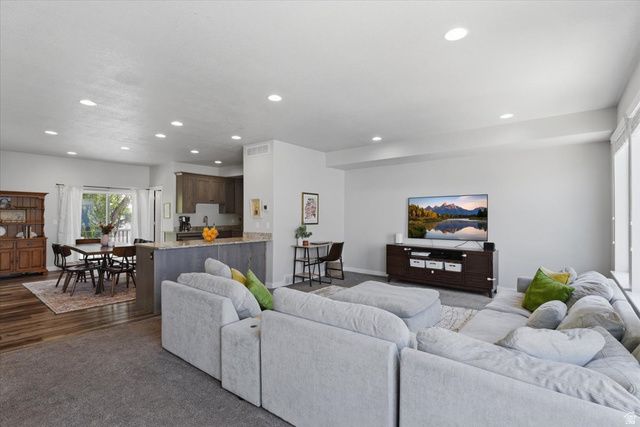 370 W KNIGHTS LN, Layton, UT 84041
