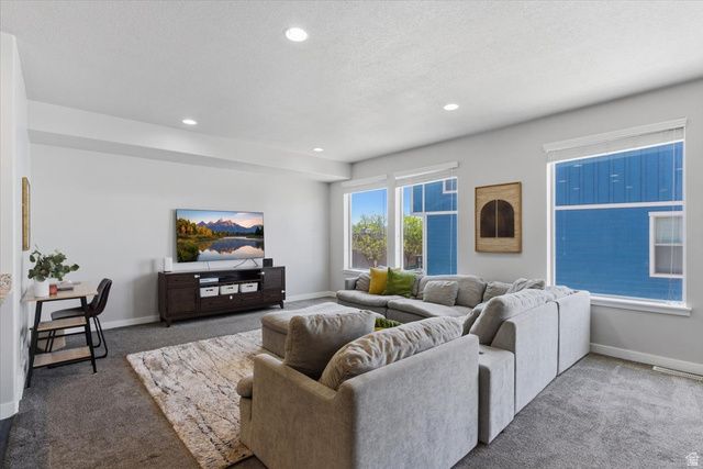 370 W KNIGHTS LN, Layton, UT 84041