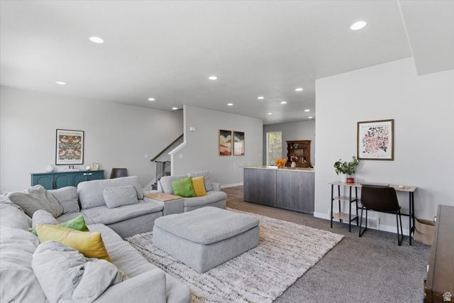 370 W KNIGHTS LN, Layton, UT 84041