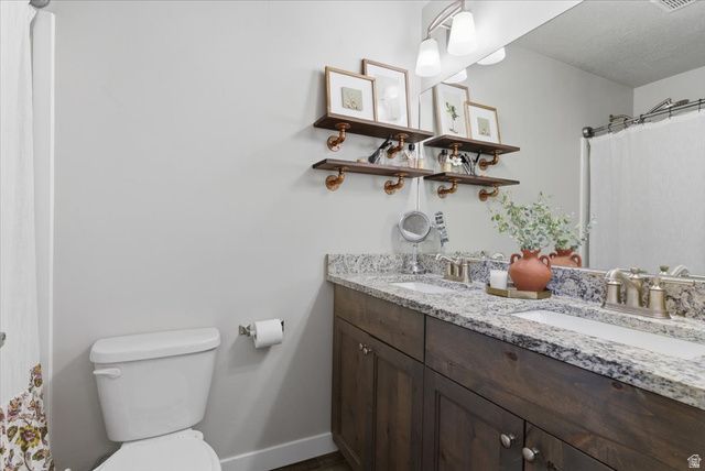 370 W KNIGHTS LN, Layton, UT 84041