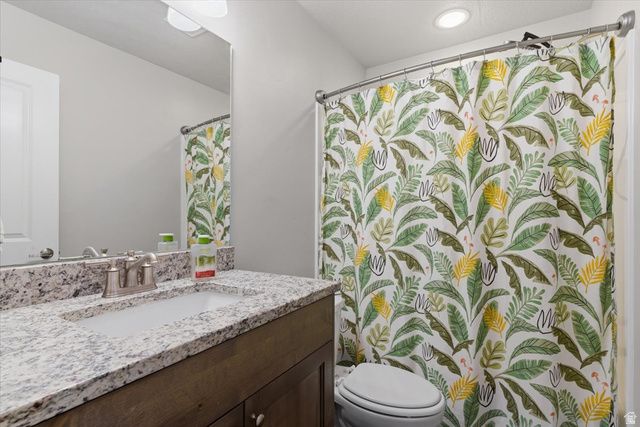 370 W KNIGHTS LN, Layton, UT 84041