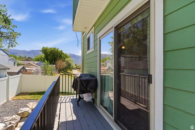 370 W KNIGHTS LN, Layton, UT 84041
