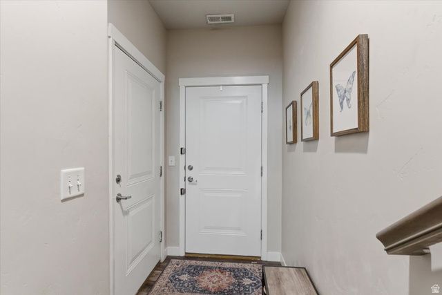 370 W KNIGHTS LN, Layton, UT 84041