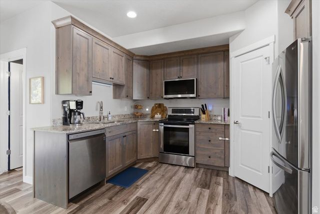 370 W KNIGHTS LN, Layton, UT 84041