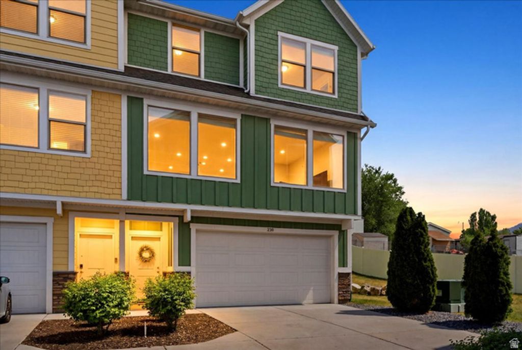 370 W KNIGHTS LN, Layton, UT 84041