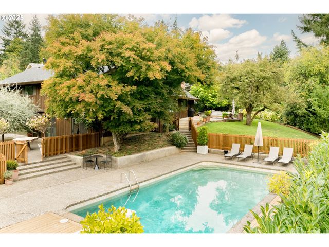 1503 Sw 61ST Dr, Portland, OR 97221