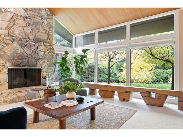 1503 Sw 61ST Dr, Portland, OR 97221