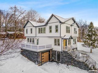 10 Old Rifle Camp Road, Woodland Park, NJ 07424